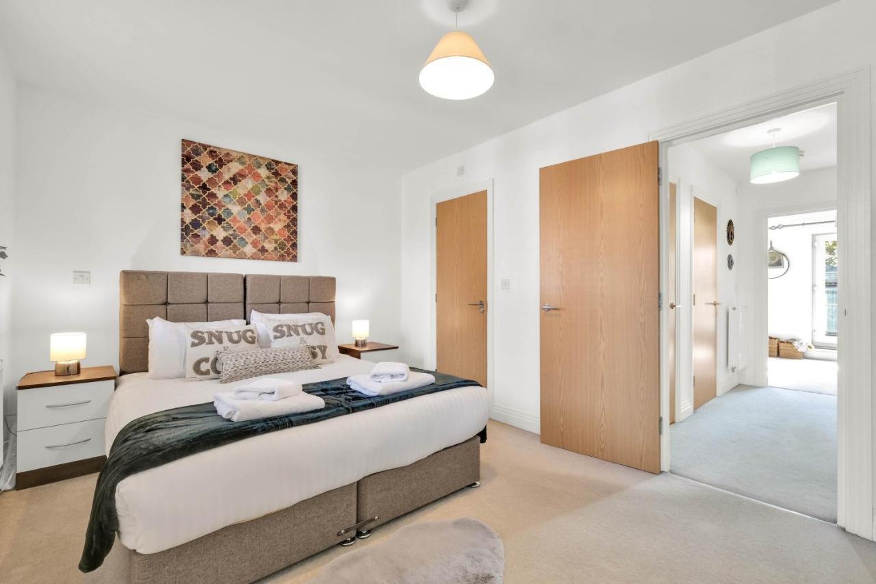 Foxherne 5Bdr 3Ba Serviced House With Parking - Slough By 360Stays Exterior foto