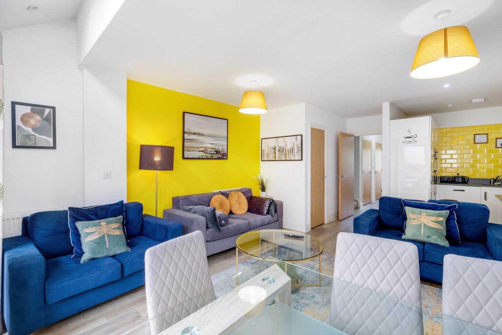 Foxherne 5Bdr 3Ba Serviced House With Parking - Slough By 360Stays Exterior foto